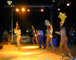 Foto infocitta: un momento dello spettacolo del gruppo brasiliano "Las Caramellas"